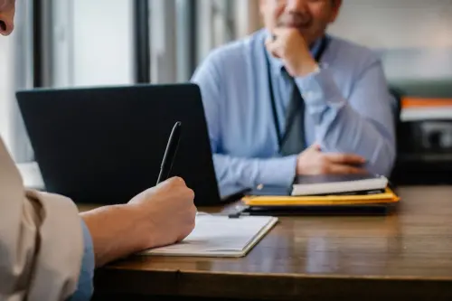 Cambiare lavoro senza improvvisare: come valutare opportunità, competenze e prospettive